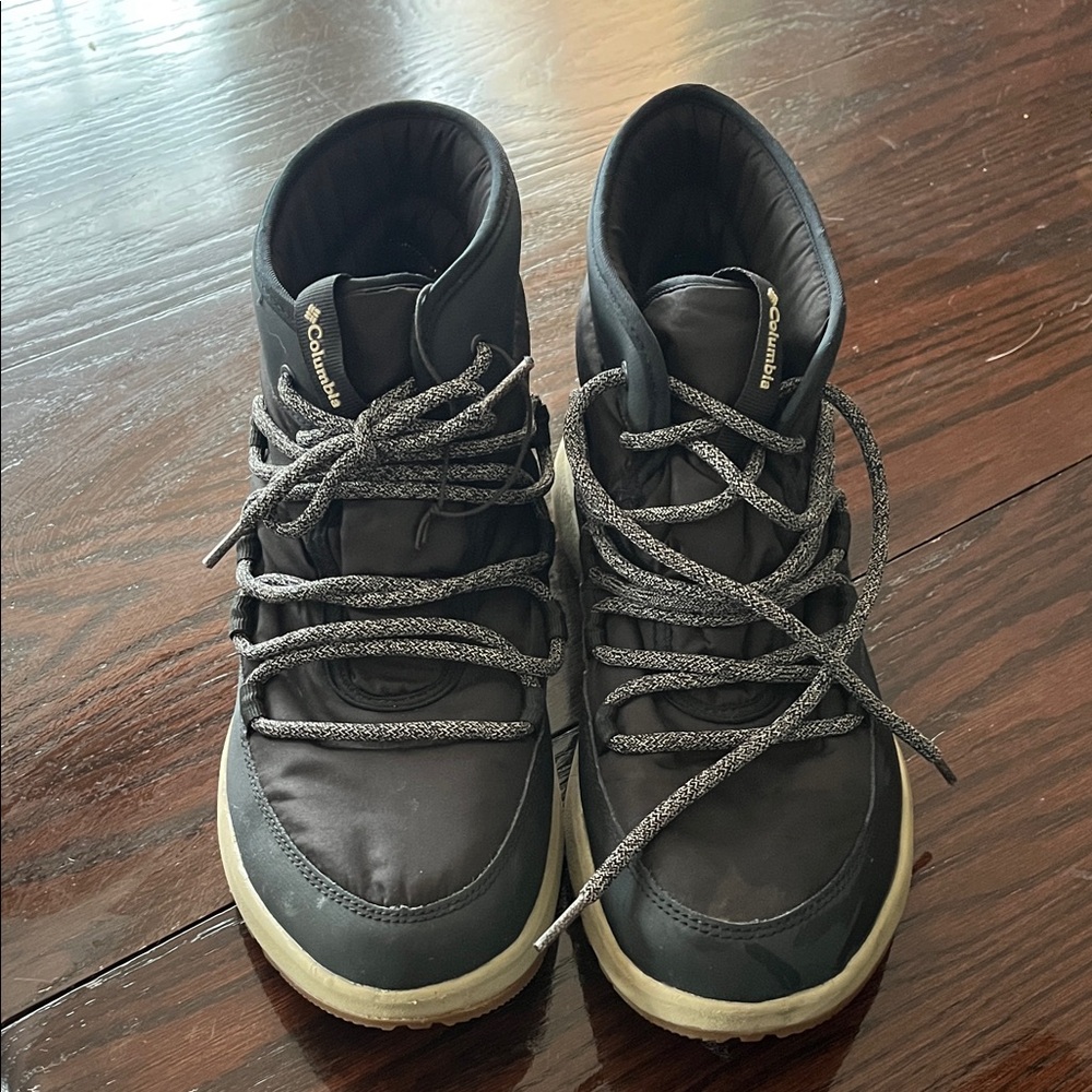 Columbia Slopeside Village mid Omniheat boot